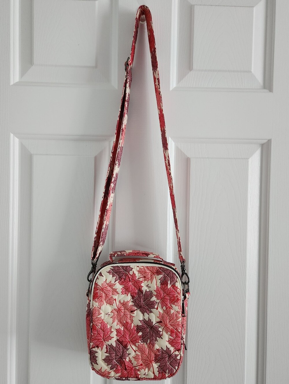 Lug Skeeter Leaf-Print Crossbody Bag Pinks And Cream Color - Picture 5 of 14
